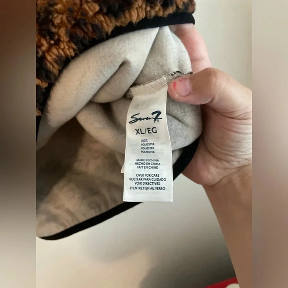 Seven 7 Women’s Sherpa Snap Pullover Sweater  size XL Leopard And White print - Picture 3 of 8